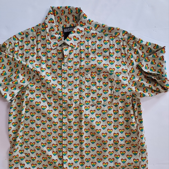 massive Other - New "MASSIVE" BRAND Rainbow Heart Print Shirt Size Medium